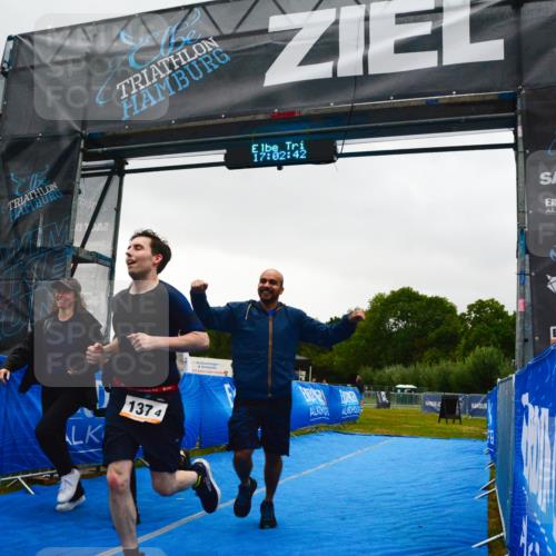30.08.2026 - Elbe Triathlon Hamburg LAZAROV Photography http://msf.ph/oto/10092373 30.08.2026 17:02:42 Ziel  meine-sportfotos.de