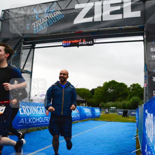 30.08.2026 - Elbe Triathlon Hamburg LAZAROV Photography http://msf.ph/oto/10092377 30.08.2026 17:02:42 Ziel  meine-sportfotos.de