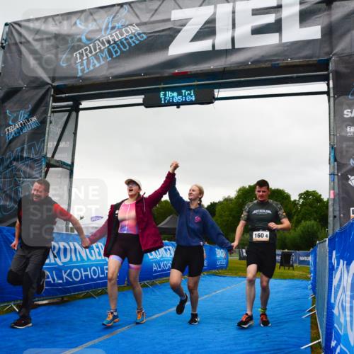 30.08.2026 - Elbe Triathlon Hamburg LAZAROV Photography http://msf.ph/oto/10092381 30.08.2026 17:05:04 Ziel  meine-sportfotos.de