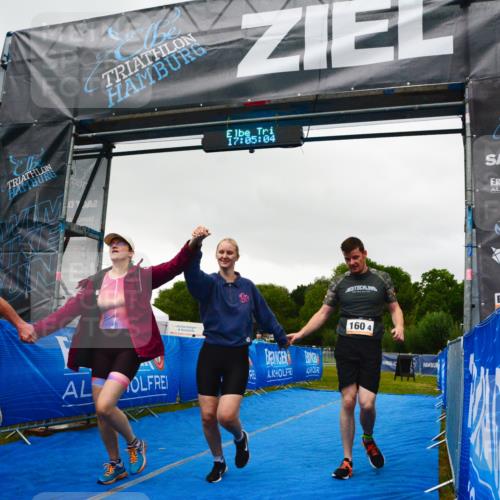 30.08.2026 - Elbe Triathlon Hamburg LAZAROV Photography http://msf.ph/oto/10092385 30.08.2026 17:05:04 Ziel  meine-sportfotos.de
