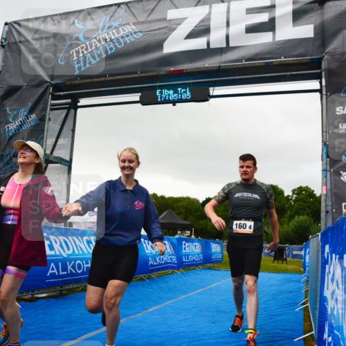 30.08.2026 - Elbe Triathlon Hamburg LAZAROV Photography http://msf.ph/oto/10092389 30.08.2026 17:05:04 Ziel  meine-sportfotos.de