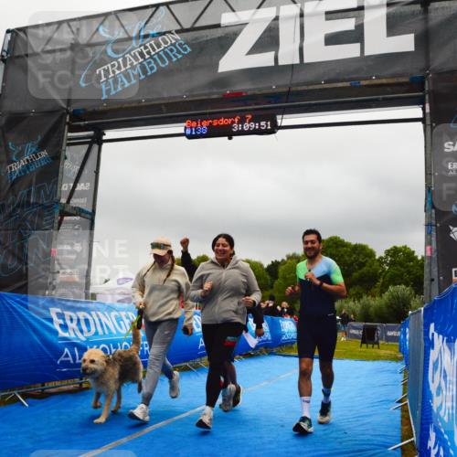 30.08.2026 - Elbe Triathlon Hamburg LAZAROV Photography http://msf.ph/oto/10092391 30.08.2026 17:09:49 Ziel  meine-sportfotos.de