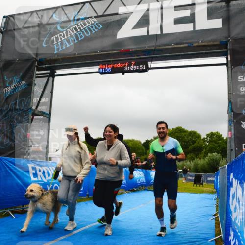 30.08.2026 - Elbe Triathlon Hamburg LAZAROV Photography http://msf.ph/oto/10092393 30.08.2026 17:09:50 Ziel  meine-sportfotos.de