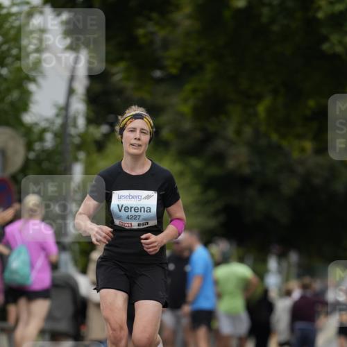 30.08.2026 - Blankeneser Heldenlauf Patografie http://msf.ph/oto/10092560 30.08.2026 12:36:40 Ziel 4077, 4153, 4227 meine-sportfotos.de