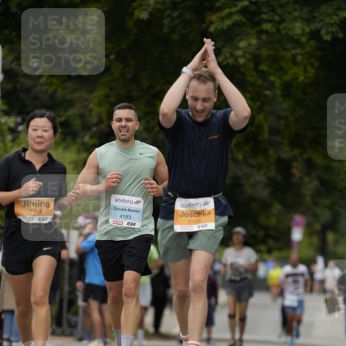 30.08.2026 - Blankeneser Heldenlauf Patografie http://msf.ph/oto/10092574 30.08.2026 12:37:01 Ziel 2108, 2109, 4166, 4193 meine-sportfotos.de