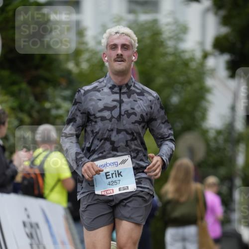 30.08.2026 - Blankeneser Heldenlauf Patografie http://msf.ph/oto/10092590 30.08.2026 12:37:28 Ziel 2084, 4239, 4257, 4477 meine-sportfotos.de
