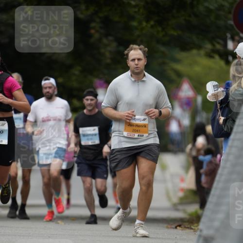 30.08.2026 - Blankeneser Heldenlauf Patografie http://msf.ph/oto/10092597 30.08.2026 12:37:55 Ziel 4406, 4474 meine-sportfotos.de