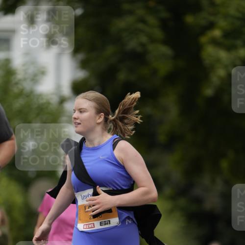 30.08.2026 - Blankeneser Heldenlauf Patografie http://msf.ph/oto/10092616 30.08.2026 12:38:42 Ziel 2399, 2546, 4226, 4279 meine-sportfotos.de