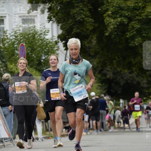 30.08.2026 - Blankeneser Heldenlauf Patografie http://msf.ph/oto/10092668 30.08.2026 12:40:28 Ziel 2700, 2736, 4402, 4468 meine-sportfotos.de