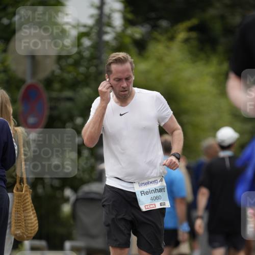 30.08.2026 - Blankeneser Heldenlauf Patografie http://msf.ph/oto/10092699 30.08.2026 12:42:03 Ziel 2010, 2483 meine-sportfotos.de