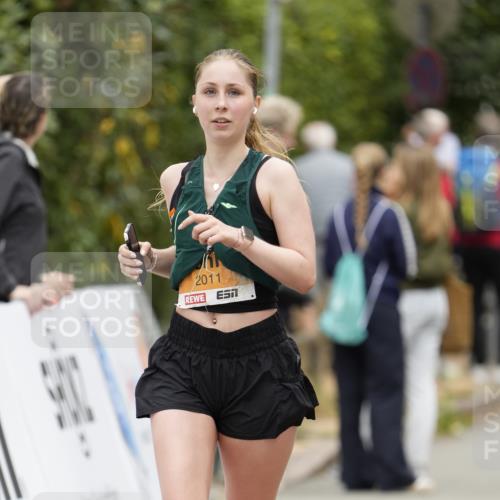 30.08.2026 - Blankeneser Heldenlauf Patografie http://msf.ph/oto/10092750 30.08.2026 12:44:29 Ziel 2011 meine-sportfotos.de