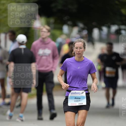 30.08.2026 - Blankeneser Heldenlauf Patografie http://msf.ph/oto/10092751 30.08.2026 12:44:32 Ziel 2011, 4467 meine-sportfotos.de