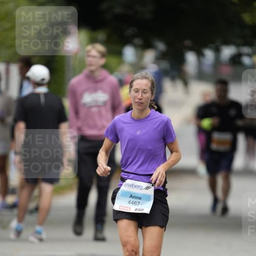 30.08.2026 - Blankeneser Heldenlauf Patografie http://msf.ph/oto/10092752 30.08.2026 12:44:33 Ziel 2011, 4467 meine-sportfotos.de