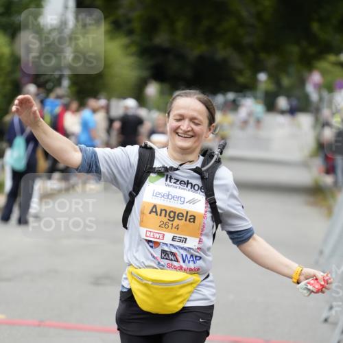 30.08.2026 - Blankeneser Heldenlauf Patografie http://msf.ph/oto/10092762 30.08.2026 12:44:57 Ziel 2614, 2684, 2685 meine-sportfotos.de