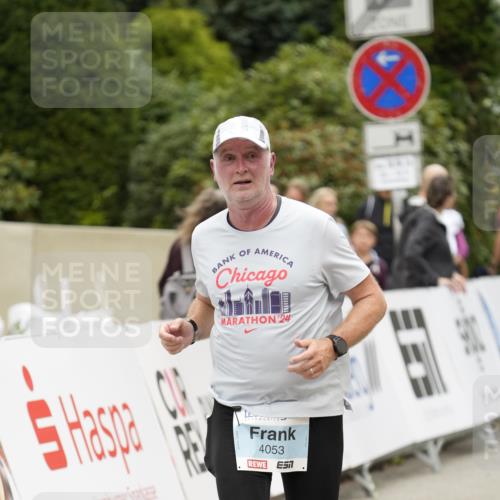 30.08.2026 - Blankeneser Heldenlauf Patografie http://msf.ph/oto/10092779 30.08.2026 12:45:50 Ziel 4018, 4019, 4053 meine-sportfotos.de