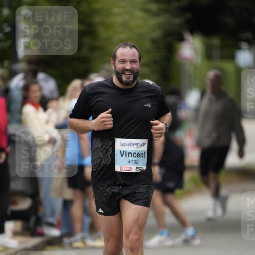 30.08.2026 - Blankeneser Heldenlauf Patografie http://msf.ph/oto/10092785 30.08.2026 12:46:10 Ziel 4090, 4136, 4198 meine-sportfotos.de