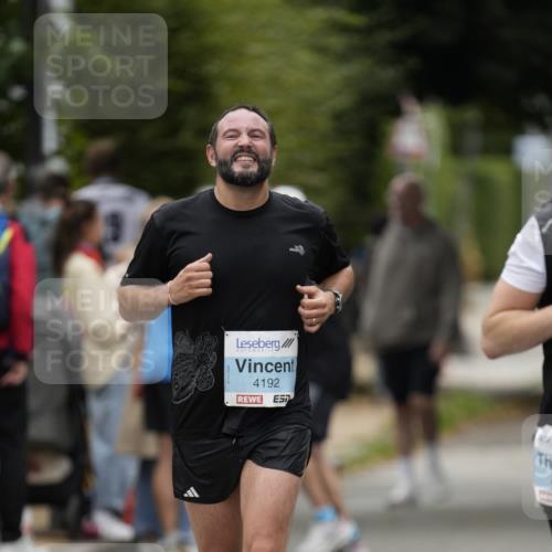 30.08.2026 - Blankeneser Heldenlauf Patografie http://msf.ph/oto/10092787 30.08.2026 12:46:11 Ziel 4090, 4192, 4198 meine-sportfotos.de