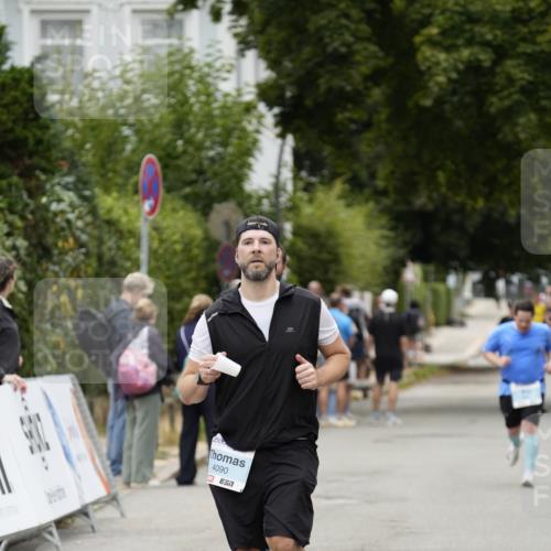 30.08.2026 - Blankeneser Heldenlauf Patografie http://msf.ph/oto/10092788 30.08.2026 12:46:15 Ziel 4090, 4192, 4198 meine-sportfotos.de
