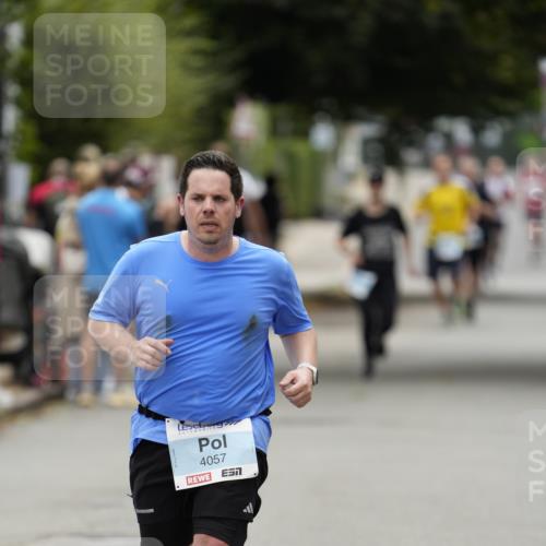 30.08.2026 - Blankeneser Heldenlauf Patografie http://msf.ph/oto/10092791 30.08.2026 12:46:20 Ziel 4057, 4090, 4192 meine-sportfotos.de