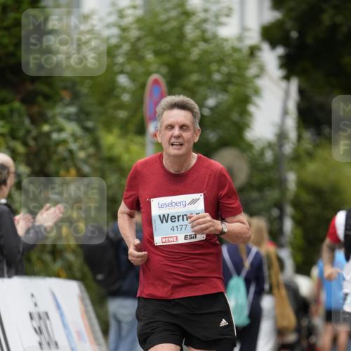 30.08.2026 - Blankeneser Heldenlauf Patografie http://msf.ph/oto/10092806 30.08.2026 12:46:56 Ziel 4177, 4236, 4384 meine-sportfotos.de