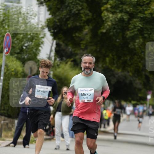 30.08.2026 - Blankeneser Heldenlauf Patografie http://msf.ph/oto/10092846 30.08.2026 12:49:30 Ziel 2093, 4245, 4311 meine-sportfotos.de