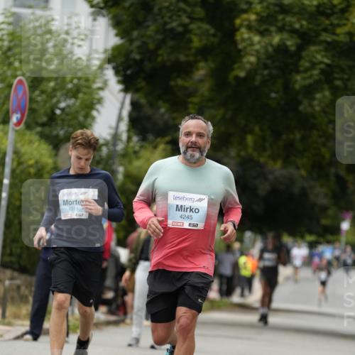 30.08.2026 - Blankeneser Heldenlauf Patografie http://msf.ph/oto/10092847 30.08.2026 12:49:30 Ziel 2093, 4245, 4311 meine-sportfotos.de