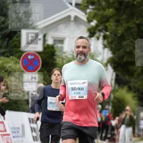 30.08.2026 - Blankeneser Heldenlauf Patografie http://msf.ph/oto/10092848 30.08.2026 12:49:32 Ziel 2093, 4245, 4311 meine-sportfotos.de