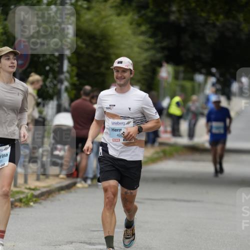 30.08.2026 - Blankeneser Heldenlauf Patografie http://msf.ph/oto/10093057 30.08.2026 13:01:04 Ziel 4024, 4161, 4208 meine-sportfotos.de