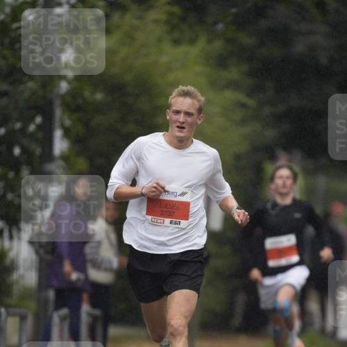 30.08.2026 - Blankeneser Heldenlauf Patografie http://msf.ph/oto/10093159 30.08.2026 09:18:29 Ziel 3737 meine-sportfotos.de