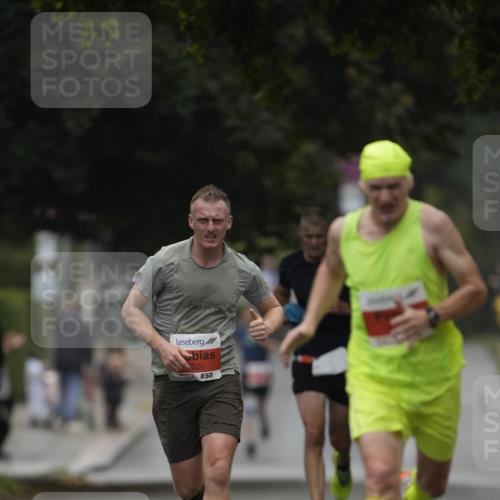 30.08.2026 - Blankeneser Heldenlauf Patografie http://msf.ph/oto/10093207 30.08.2026 09:22:03 Ziel 3585, 3674, 3711 meine-sportfotos.de