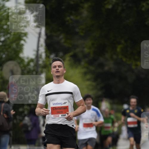 30.08.2026 - Blankeneser Heldenlauf Patografie http://msf.ph/oto/10093228 30.08.2026 09:22:35 Ziel 3525, 3551, 3609 meine-sportfotos.de