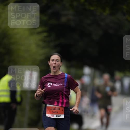 30.08.2026 - Blankeneser Heldenlauf Patografie http://msf.ph/oto/10093270 30.08.2026 09:23:43 Ziel 3699, 3710 meine-sportfotos.de