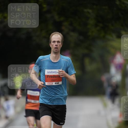 30.08.2026 - Blankeneser Heldenlauf Patografie http://msf.ph/oto/10093277 30.08.2026 09:24:00 Ziel 3556, 3567 meine-sportfotos.de