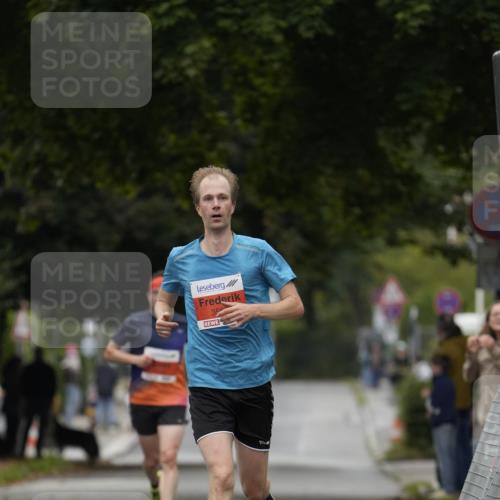 30.08.2026 - Blankeneser Heldenlauf Patografie http://msf.ph/oto/10093279 30.08.2026 09:24:02 Ziel 3556, 3567 meine-sportfotos.de