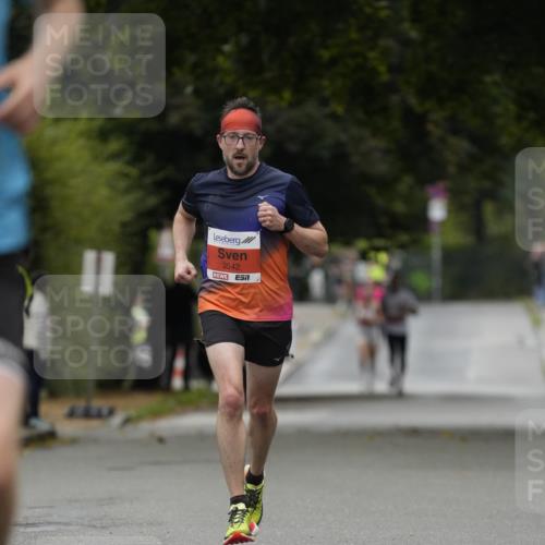 30.08.2026 - Blankeneser Heldenlauf Patografie http://msf.ph/oto/10093282 30.08.2026 09:24:06 Ziel 3542, 3556, 3567 meine-sportfotos.de