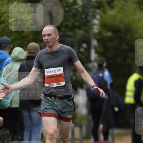 30.08.2026 - Blankeneser Heldenlauf Patografie http://msf.ph/oto/10093327 30.08.2026 09:25:39 Ziel 3562, 3571 meine-sportfotos.de