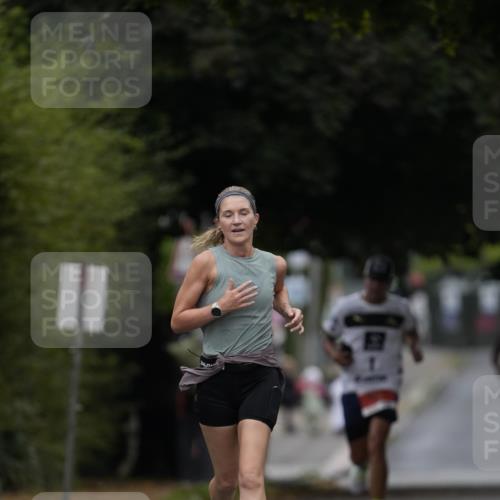 30.08.2026 - Blankeneser Heldenlauf Patografie http://msf.ph/oto/10093486 30.08.2026 09:28:55 Ziel 3514, 3515 meine-sportfotos.de