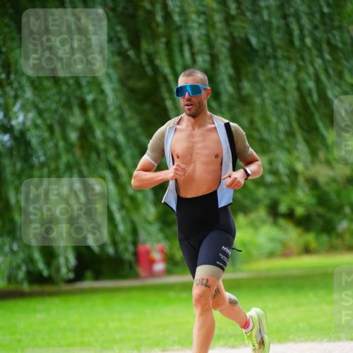 30.08.2026 - Elbe Triathlon Hamburg LAZAROV Photography http://msf.ph/oto/10093669 30.08.2026 15:16:14 Laufen  meine-sportfotos.de