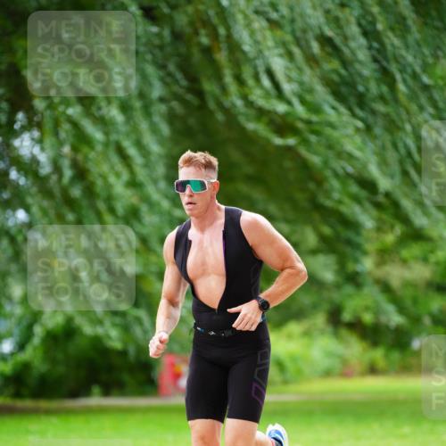 30.08.2026 - Elbe Triathlon Hamburg LAZAROV Photography http://msf.ph/oto/10093687 30.08.2026 15:16:29 Laufen  meine-sportfotos.de