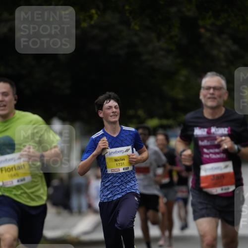 30.08.2026 - Blankeneser Heldenlauf Patografie http://msf.ph/oto/10093698 30.08.2026 09:31:41 Ziel 1645, 3598, 3627 meine-sportfotos.de