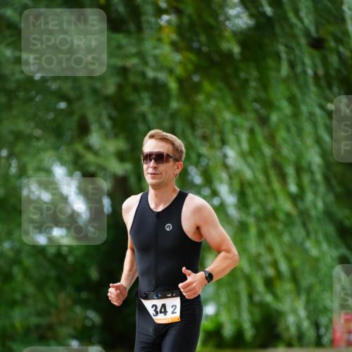 30.08.2026 - Elbe Triathlon Hamburg LAZAROV Photography http://msf.ph/oto/10093743 30.08.2026 15:19:17 Laufen 34, 2, 3 meine-sportfotos.de
