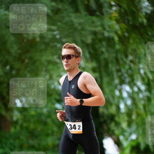 30.08.2026 - Elbe Triathlon Hamburg LAZAROV Photography http://msf.ph/oto/10093745 30.08.2026 15:19:17 Laufen 34, 2, 3 meine-sportfotos.de