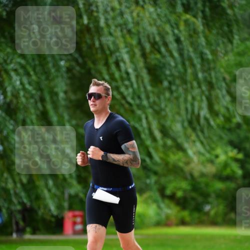 30.08.2026 - Elbe Triathlon Hamburg LAZAROV Photography http://msf.ph/oto/10093790 30.08.2026 15:20:55 Laufen  meine-sportfotos.de
