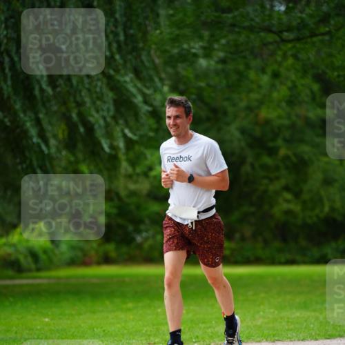 30.08.2026 - Elbe Triathlon Hamburg LAZAROV Photography http://msf.ph/oto/10093813 30.08.2026 15:21:12 Laufen  meine-sportfotos.de
