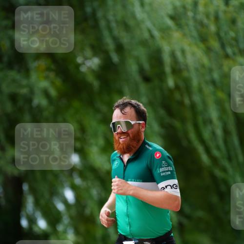30.08.2026 - Elbe Triathlon Hamburg LAZAROV Photography http://msf.ph/oto/10093957 30.08.2026 15:27:20 Laufen 02 meine-sportfotos.de