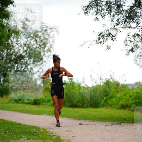 30.08.2026 - Elbe Triathlon Hamburg LAZAROV Photography http://msf.ph/oto/10094160 30.08.2026 15:39:02 Laufen 7001 meine-sportfotos.de