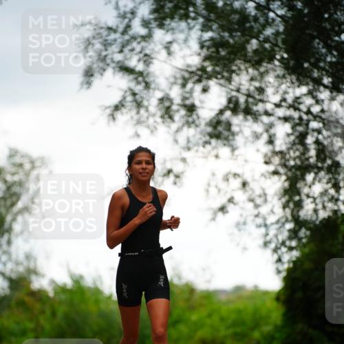30.08.2026 - Elbe Triathlon Hamburg LAZAROV Photography http://msf.ph/oto/10094165 30.08.2026 15:39:04 Laufen 7001 meine-sportfotos.de