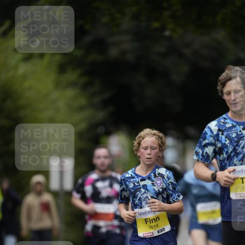 30.08.2026 - Blankeneser Heldenlauf Patografie http://msf.ph/oto/10094270 30.08.2026 09:36:56 Ziel 1014, 1018, 3527 meine-sportfotos.de