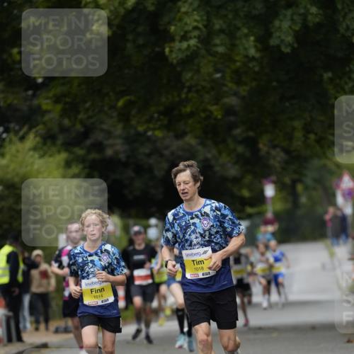 30.08.2026 - Blankeneser Heldenlauf Patografie http://msf.ph/oto/10094276 30.08.2026 09:36:57 Ziel 1014, 1018, 3527 meine-sportfotos.de