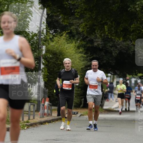 30.08.2026 - Blankeneser Heldenlauf Patografie http://msf.ph/oto/10094359 30.08.2026 09:38:01 Ziel 3537, 3538 meine-sportfotos.de